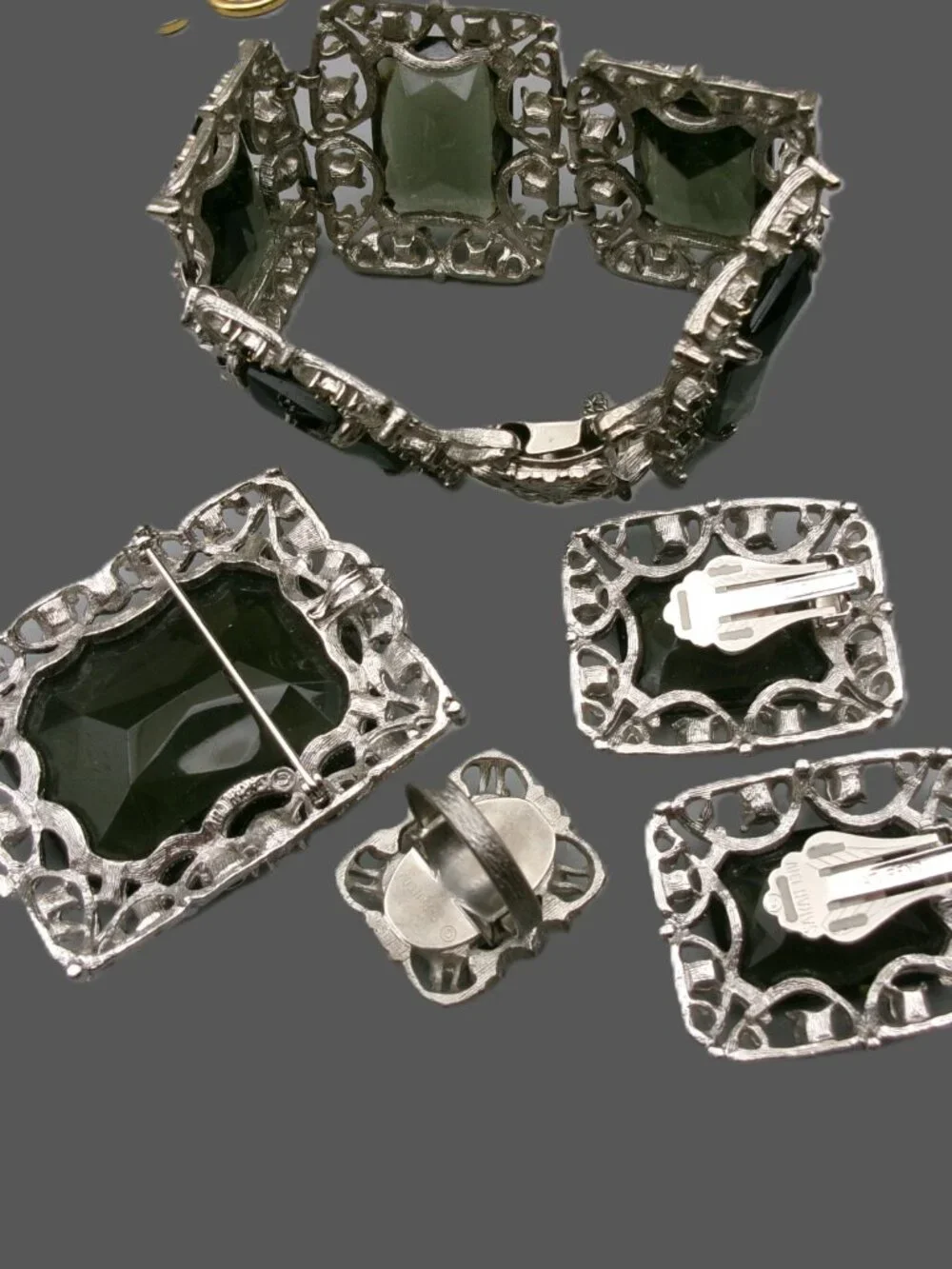 Sarah Coventry Celebrity Complete Parure Set, Bracelet, Brooch, Earrings Ring